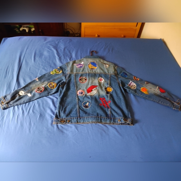 Ultra Game NBA Distressed Multi-Team Denim Patch Jean Jacket - Picture 13 of 13